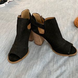 Tommy Hilfiger peep toe booties